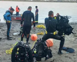 Foto VIDEO. Adolescent de 16 ani, înecat în Dunăre, la Corabia. Scafandrii au început căutările