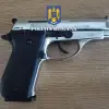 Foto Doi copii din Iancu Jianu, anchetați după ce au tras cu pistolul în plină stradă. Poliția a făcut percheziții