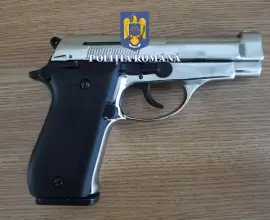 Foto Doi copii din Iancu Jianu, anchetați după ce au tras cu pistolul în plină stradă. Poliția a făcut percheziții