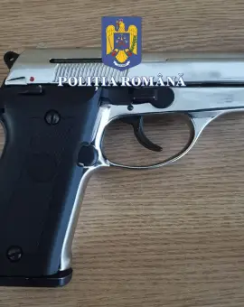Foto Doi copii din Iancu Jianu, anchetați după ce au tras cu pistolul în plină stradă. Poliția a făcut percheziții