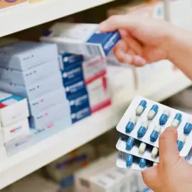 Foto Medicamentele pot fi eliberate de farmacii doar cu cardul de sănătate, fără rețeta imprimată pe hârtie