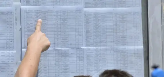 Foto S-au afişat rezultatele la Bacalaureat. 9,95 este cea mai mare medie obţinută de doi elevi de la „Radu Greceanu“