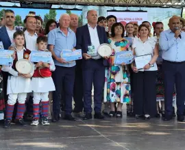Foto Trofeul „Călușul Românesc” revine la Osica de Jos, după o ediție aniversară cu 2.000 de copii și zeci de premii