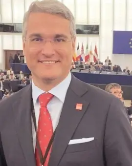 Foto Cum a ajuns firma lui Dragoș Pîslaru, propus la Ministerul Fondurilor Europene, în contracte cu Primăria Slatina, pe vremea lui Darius Vâlcov