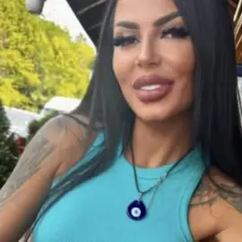 Foto Durere și revoltă în Olt: Denisa Maria Păun, tânăra ucisă în Italia, condusă pe ultimul drum în satul natal. Criminalul, atacat în închisoare