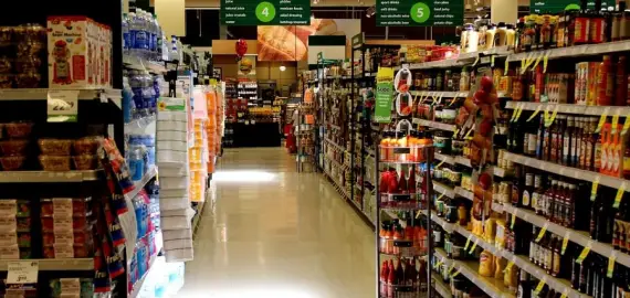 Foto Abateri grave descoperite în hipermarketurile și supermarketurile din Slatina: Amenzi de 170.000 lei aplicate de DSVSA Olt