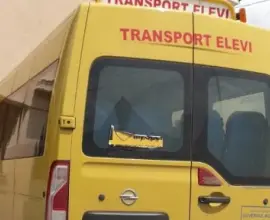 Foto Trei ani cu suspendare pentru şoferul de microbuz şcolar din Dobrun, acuzat de agresiune sexuală asupra unei eleve de 12 ani