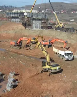 Foto Patru persoane depistate fără carte de muncă, în urma controalelor efectuate de ITM Olt la firmele de construcţii   