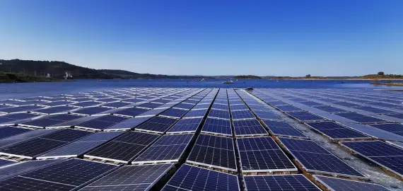 Foto Hidroelectrica lansează primul proiect de panouri solare plutitoare din România, în judeţul Olt