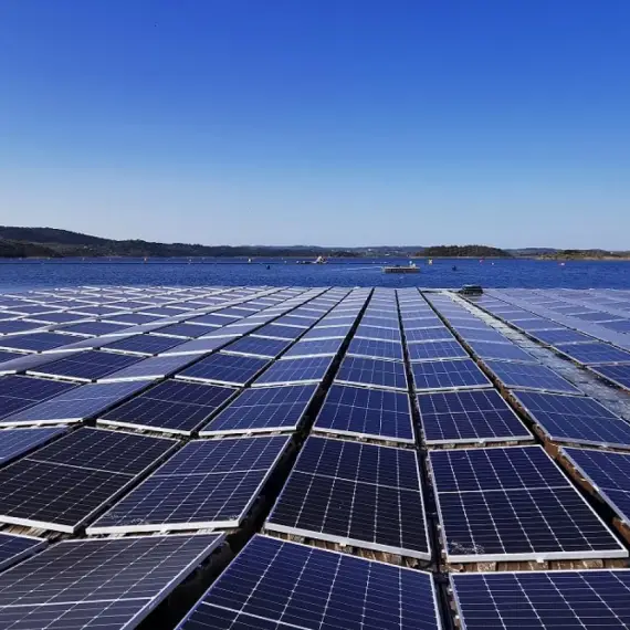 Foto Hidroelectrica lansează primul proiect de panouri solare plutitoare din România, în judeţul Olt