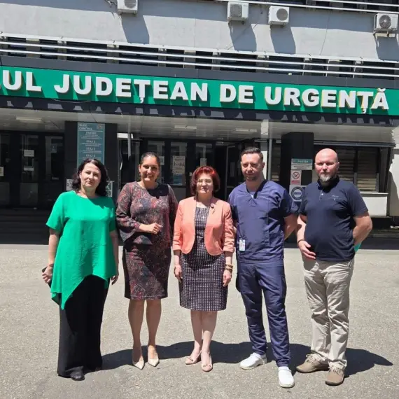 Foto Preşedinta Colegiului Medicilor din România, în vizită la Spitalul Slatina: „Este încurajator să vezi atâția medici și șefi de secții tineri”