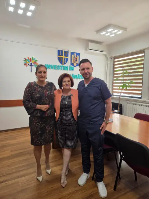 Foto Preşedinta Colegiului Medicilor din România, în vizită la Spitalul Slatina: „Este încurajator să vezi atâția medici și șefi de secții tineri”