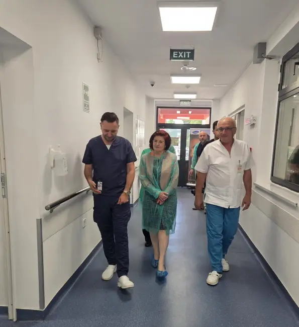 Foto Preşedinta Colegiului Medicilor din România, în vizită la Spitalul Slatina: „Este încurajator să vezi atâția medici și șefi de secții tineri”