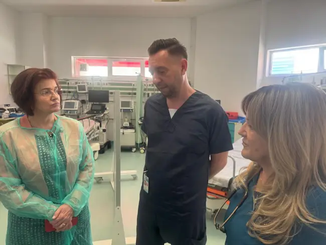 Foto Preşedinta Colegiului Medicilor din România, în vizită la Spitalul Slatina: „Este încurajator să vezi atâția medici și șefi de secții tineri”
