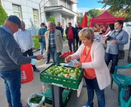 Foto Piața volantă din curtea Consiliului Județean Olt se redeschide pentru întreg sezonul agricol