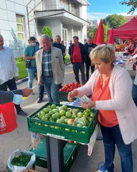 Foto Piața volantă din curtea Consiliului Județean Olt se redeschide pentru întreg sezonul agricol