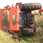 Foto Un bărbat, din Potcoava, a murit, după ce s-a răsturnat cu tractorul