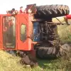 Foto Un bărbat, din Potcoava, a murit, după ce s-a răsturnat cu tractorul