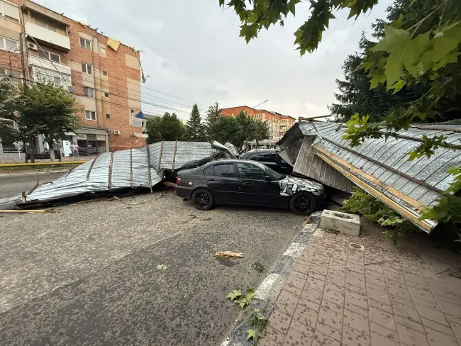 Foto Pagube în Balş, din cauza vijeliei. Număr de telefon pus la dispoziţie pentru sesizări