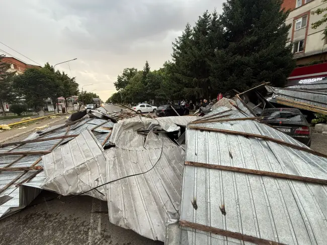 Foto Pagube în Balş, din cauza vijeliei. Număr de telefon pus la dispoziţie pentru sesizări
