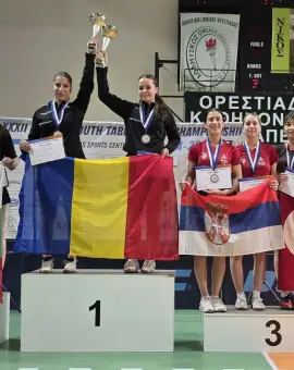 Foto Andreea Jifcu, aur la Balcaniada de tenis de masă, alături de echipa României U19