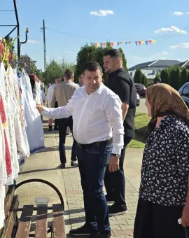 Foto La Cezieni, ia rămâne simbolul unei comunități care își poartă rădăcinile cu mândrie (FOTO)