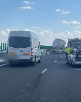 Foto Două persoane rănite după un accident pe Drumul Expres Craiova–Pitești, în zona Jitaru