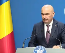 Foto Guvernul Bolojan lovește în pensionari şi profesori ca să acopere găurile bugetare. Creşte TVA şi impozitul pe dividende