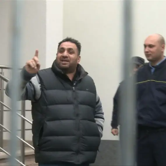 Foto Bercea Mondialu scapă de arest, dar rămâne cu brățara la picior
