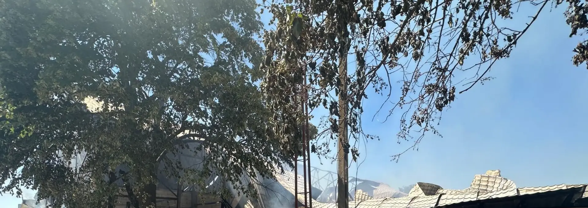 Foto Local de evenimente făcut scrum în Rusănești, Olt: incendiul a distrus întreaga construcție