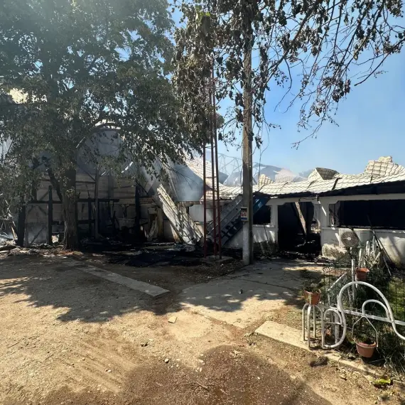 Foto Local de evenimente făcut scrum în Rusănești, Olt: incendiul a distrus întreaga construcție