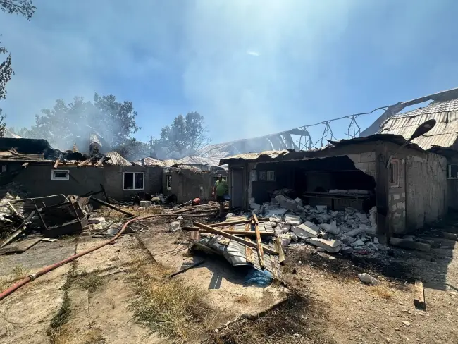Foto Local de evenimente făcut scrum în Rusănești, Olt: incendiul a distrus întreaga construcție