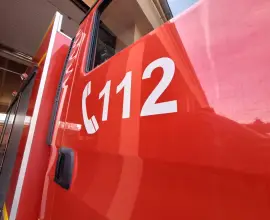 Foto Trei vehicule distruse într-un incendiu puternic izbucnit, noaptea trecută, în curtea unei firme din Slatina