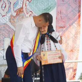 Foto Primarul din Şerbăneşti renunţă la „Sărbătoarea Secerişului” din lipsă de fonduri, banii merg la renovarea şcolii