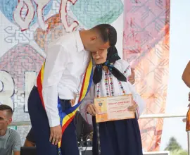 Foto Primarul din Şerbăneşti renunţă la „Sărbătoarea Secerişului” din lipsă de fonduri, banii merg la renovarea şcolii