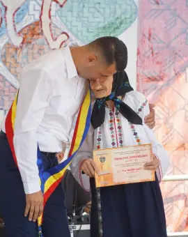Foto Primarul din Şerbăneşti renunţă la „Sărbătoarea Secerişului” din lipsă de fonduri, banii merg la renovarea şcolii