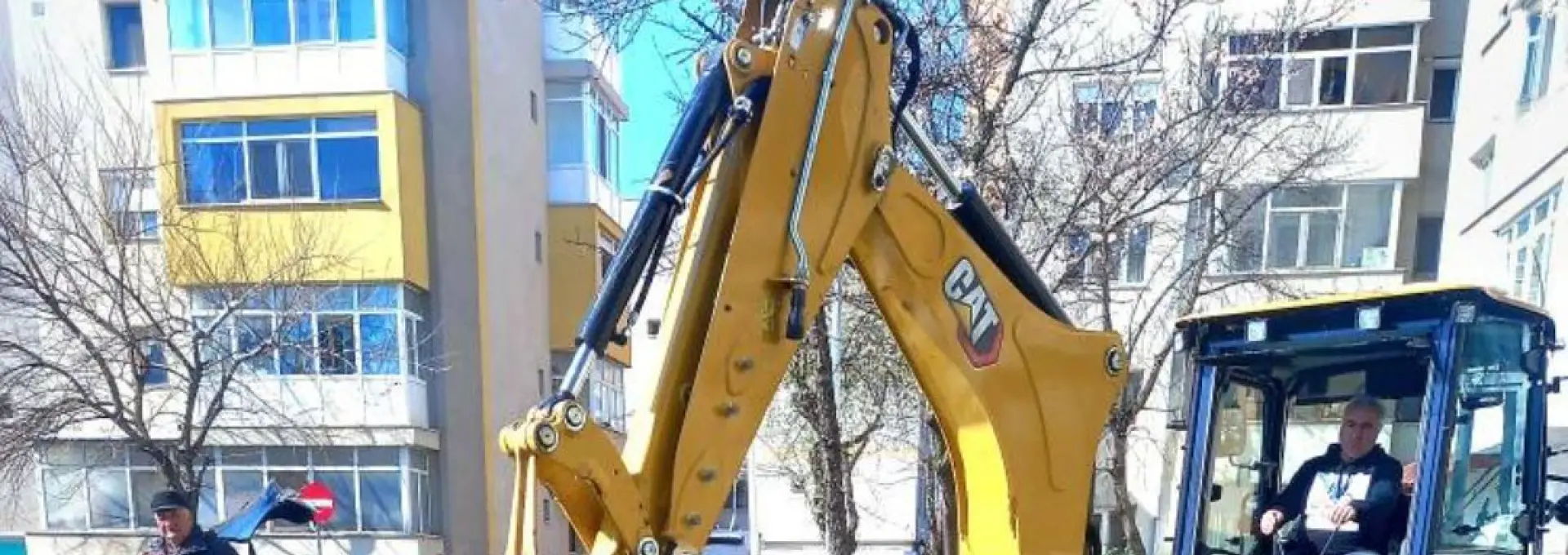 Foto Firmă abonată la bani publici lucrează și cu utilajele  Dezvoltare Urbană Slatina