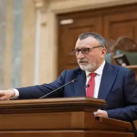 Foto Paul Stănescu: „Putem susține reformele necesare și din Parlament, dar nu vom accepta ca viața oamenilor să fie sacrificată pentru un plan contabil rece și nedrept”