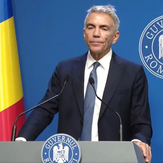 Foto Vicepremierul Dragoş Anastasiu a demisionat din funcţie şi a lăcrimat puţin (VIDEO)