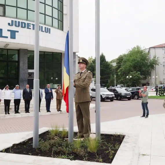 Foto Ziua Imnului Național, sărbătorită cu emoție și respect la Slatina. Ceremonie solemnă în fața Prefecturii Olt