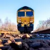 Foto În loc să ajungă la mare, au rămas în câmp. Un tren CFR a pierdut vagoane cu pasageri  