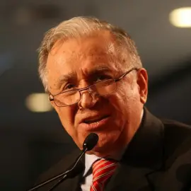 Foto Ion Iliescu, în continuare în stare critică. Ce spun medicii despre starea de sănătate a fostului președinte