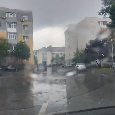 Foto Cod Galben de averse torenţiale, vijelii şi grindină în Slatina, dar şi alte localităţi din Olt