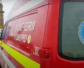 Foto Un slătinean, care ameninţa că se aruncă de pe Podul Olt, convins de pompieri să renunţe la gestul necugetat