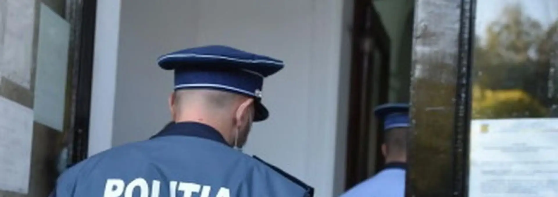 Foto A fost arestat preventiv pentru tentativă de omor tânărul care a înjunghiat un bărbat pe Aleea Rozelor, din Slatina