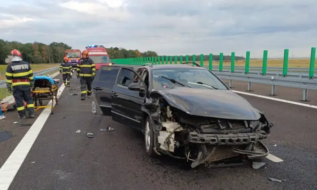 Foto Accident pe DEx12, în Argeş. Trei persoane rănite