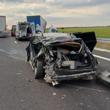 Foto Accident pe DEx12, în Argeş. Trei persoane rănite