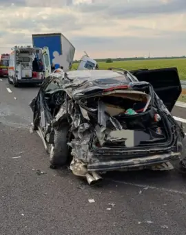 Foto Accident pe DEx12, în Argeş. Trei persoane rănite