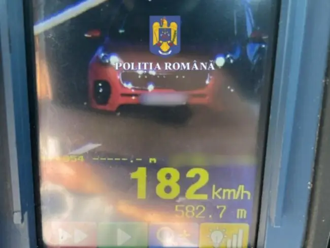 Foto 100 de permise reţinute, în Olt, în câteva zile. Depăşiri ale vitezei legale pe DEx 12
