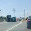 Foto O maşină încărcată cu gunoi s-a răsturnat pe Centura municipiului Caracal